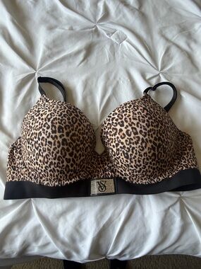Victoria's Secret Leopard t-shirt full coverage  Padded Bra 34D
